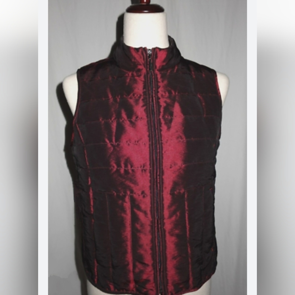 Relativity Quilted Women's Iridescent Full Zip Maroon Vest. Size XL